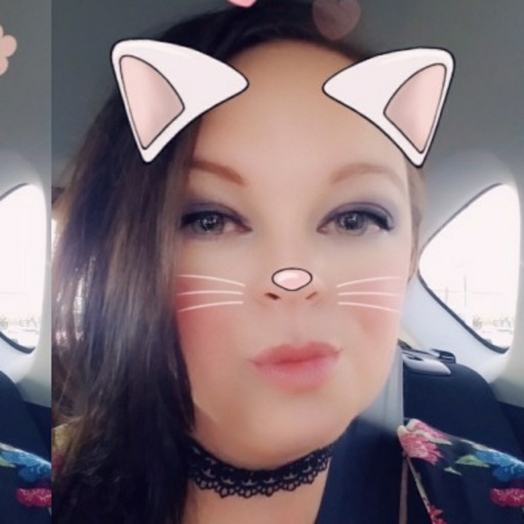 Meet your Poshmark Ambassador, Samantha - Picture 7 of 7